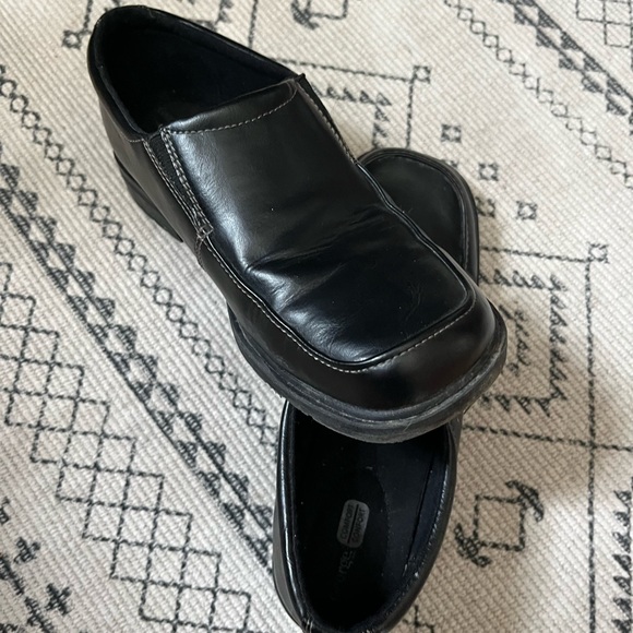 GEORGE Boy Slip-on dress shoe, size 4, great condition - Picture 4 of 8